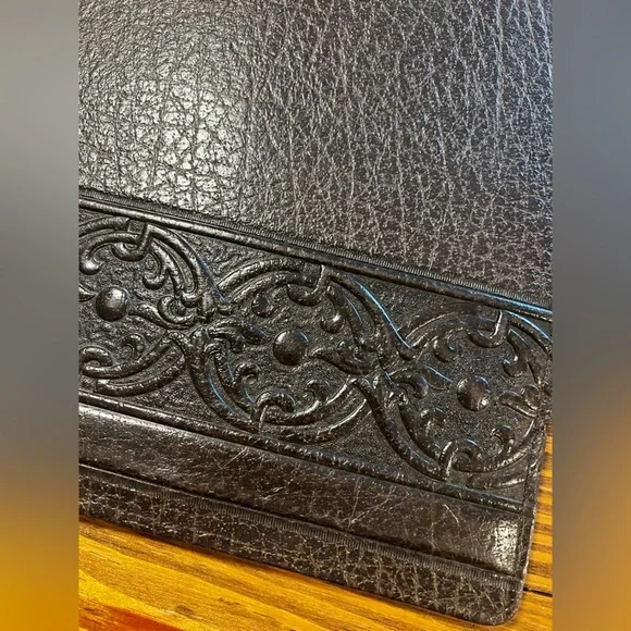Embossed Leather Portfolio - Picture 2 of 7